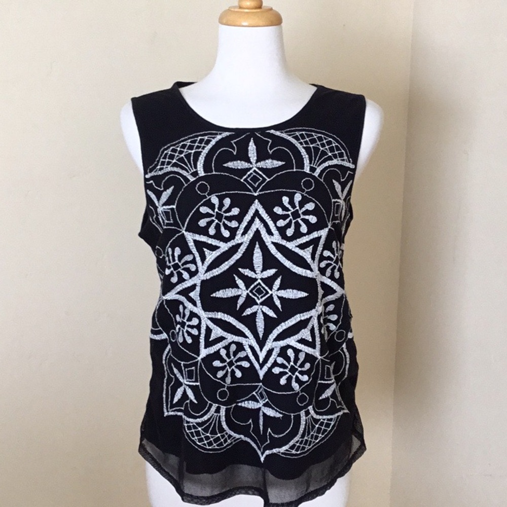 Lucky Brand Live in Love Top Embroidered Size S